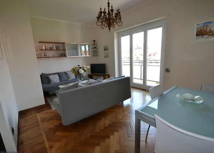 Magenta Apartment
