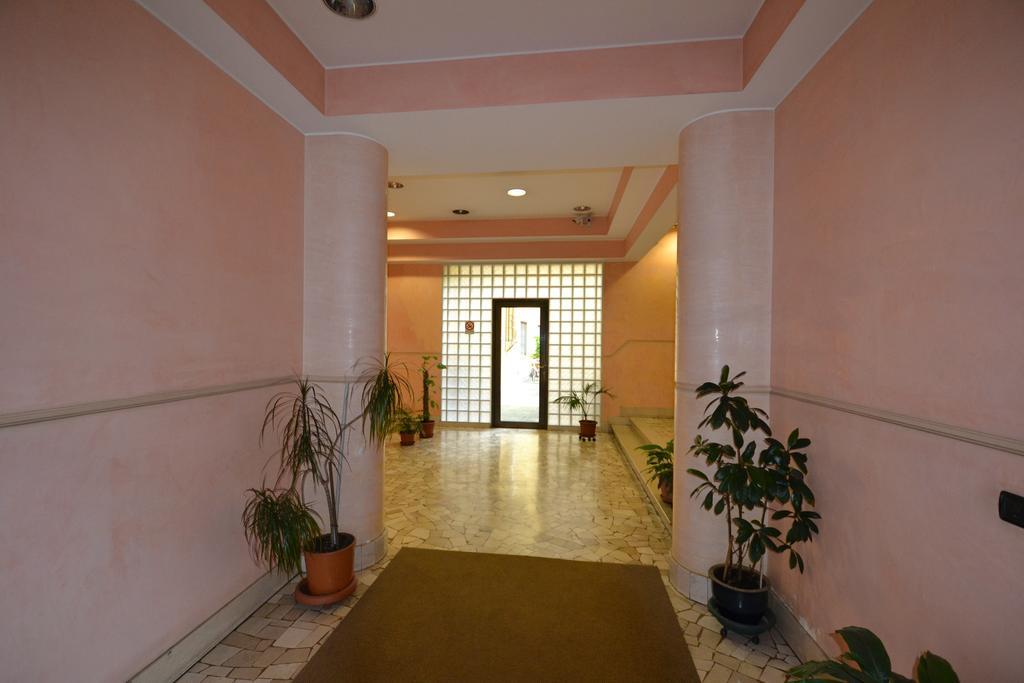 Magenta Apartment *